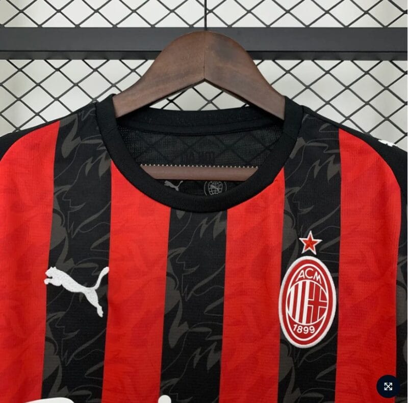maglia Milan 2025/26 Home Puma dettaglio frontale