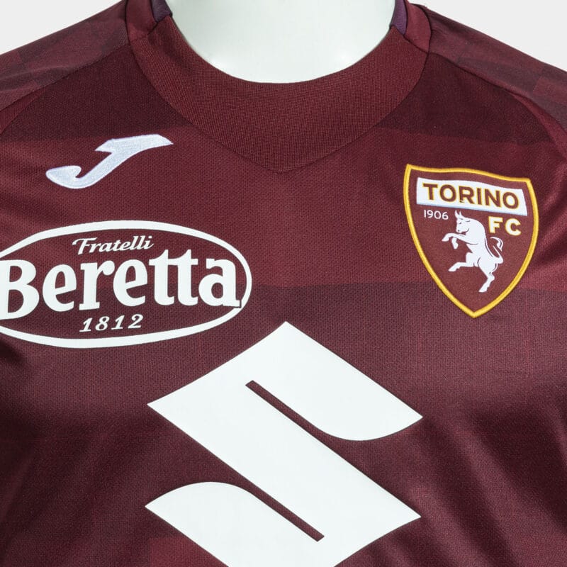 maglia Torino 2024/25 home Joma dettaglio petto sponsor Suzuki e Beretta