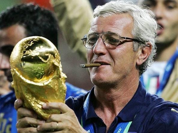 La Formazione dell’Italia al Mondiale 2006: Il Trionfo Azzurro 4 Marcello Lippi ct Italia 2006 con la coppa del mondo