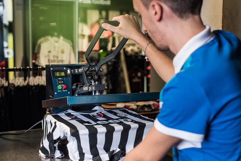 personalizzazione nome e numero maglia calcio